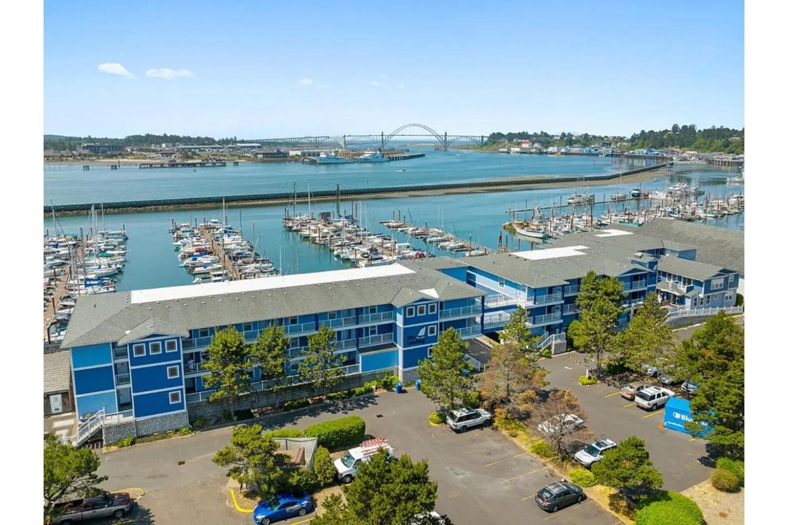 The Landing At Newport Condominium Hotel Экстерьер фото