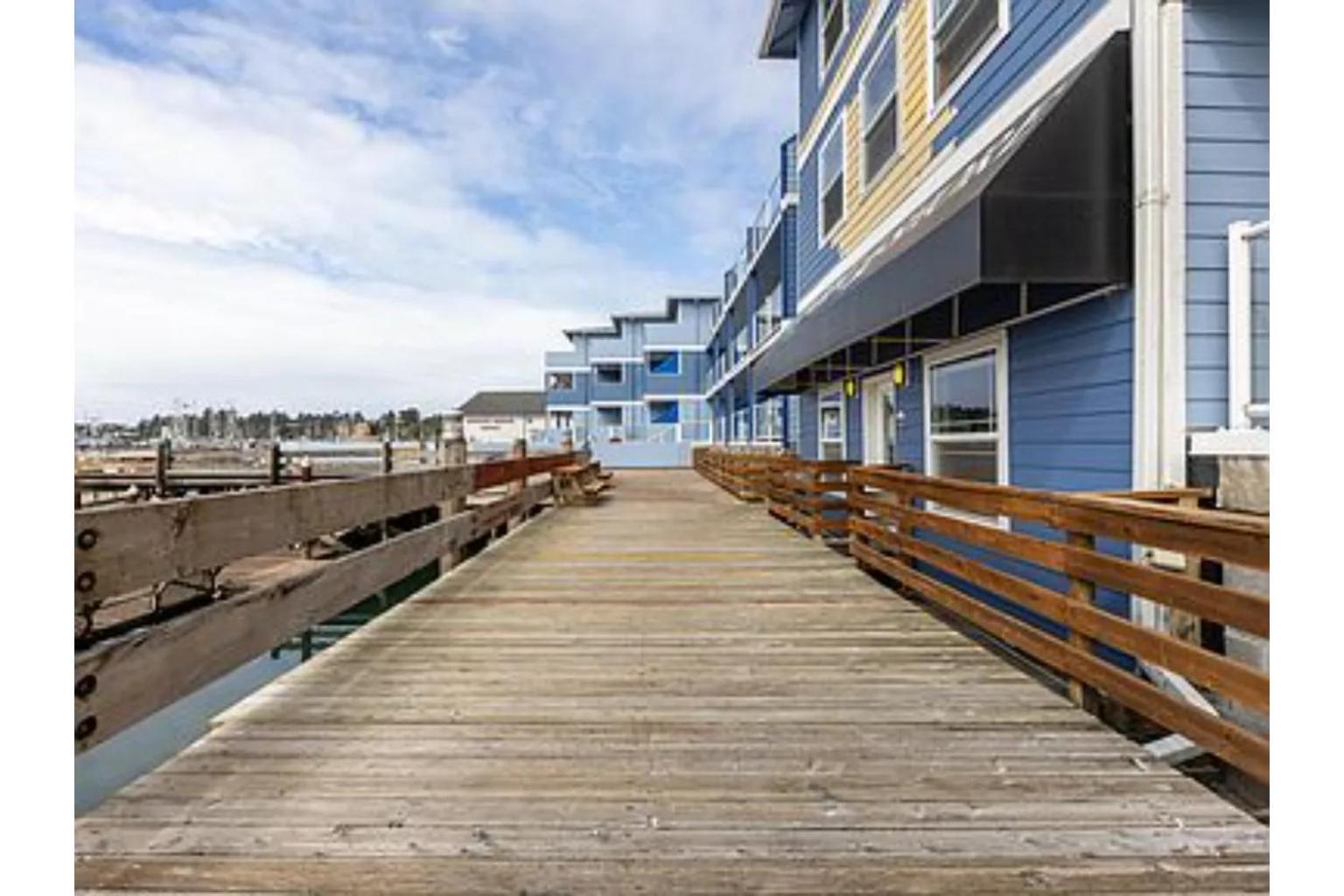 The Landing At Newport Condominium Hotel Экстерьер фото
